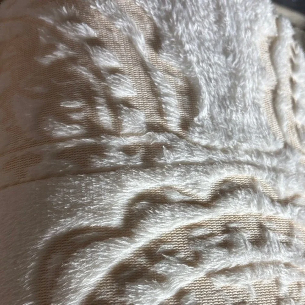 The Big One Frosted Lace Design Cream Oversized Plush Throw Blanket 5'x 6' NEW